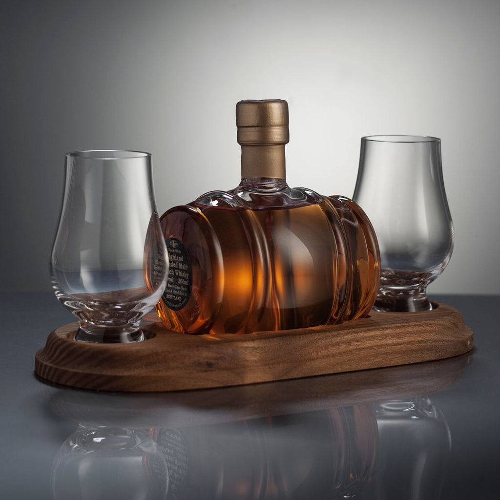 Rum barrel & 2 glasses/plinth